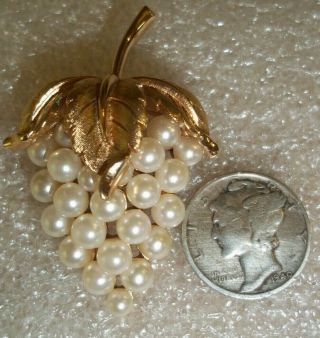 Vintage Trifari Gold Tone and Faux Pearl Grapes Brooch 2