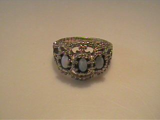 Vintage 18kt Gold Ring With Three Opal Stones - Size 8