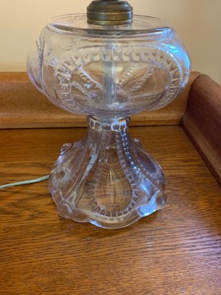 VINTAGE CLEAR GLASS ANTIQUE OIL LAMP CONVERTED TO ELECTRIC W/ HURRICANE CHIMNEY 2
