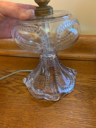 VINTAGE CLEAR GLASS ANTIQUE OIL LAMP CONVERTED TO ELECTRIC W/ HURRICANE CHIMNEY 4
