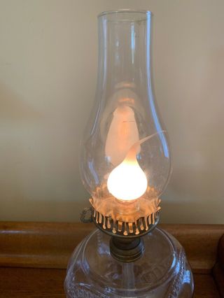 VINTAGE CLEAR GLASS ANTIQUE OIL LAMP CONVERTED TO ELECTRIC W/ HURRICANE CHIMNEY 5