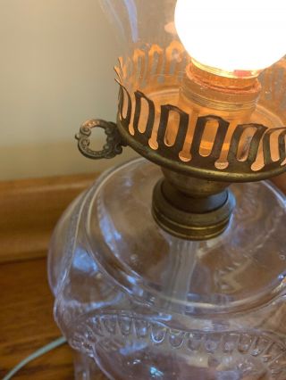 VINTAGE CLEAR GLASS ANTIQUE OIL LAMP CONVERTED TO ELECTRIC W/ HURRICANE CHIMNEY 6