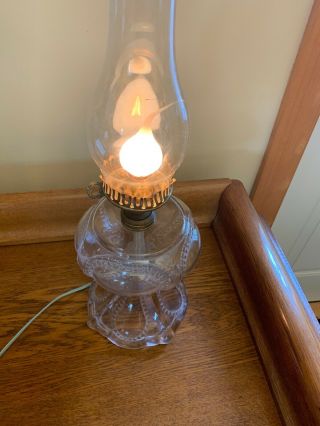 VINTAGE CLEAR GLASS ANTIQUE OIL LAMP CONVERTED TO ELECTRIC W/ HURRICANE CHIMNEY 8