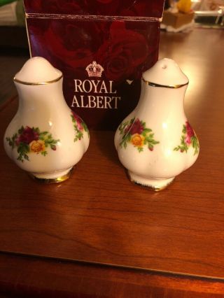 Vintage Royal Albert Old Country Roses England Salt And Pepper Shakers Set Pair