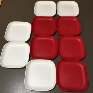 10 Vintage Tupperware Red & White Holiday Snack Plates 2100 Play Dishes 5.  25 " Sq