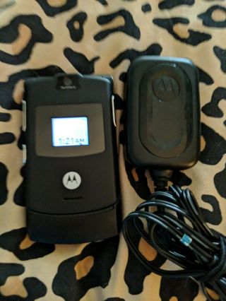 Motorola Razr V3 Vintage Flip Phone Black With Plug