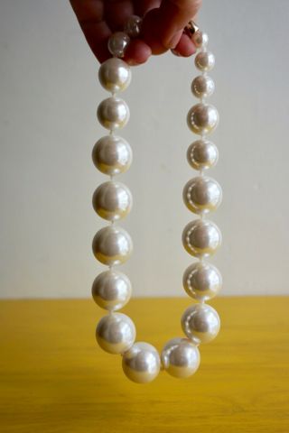 Vintage 1960s Mid Century Faux Pearl Necklace With Extra Large Beads