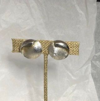 Vintage Crown Trifari Textured Unique Design Silver Plated Clip Earring B7