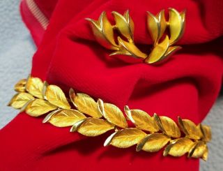 Vintage Goldtone Crown Trifari Bracelet & Crown Trifari Clip Earrings Leafdesign