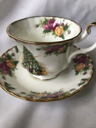 Vintage Royal Albert Country Roses Christmas Magic Tea Cup & Saucer