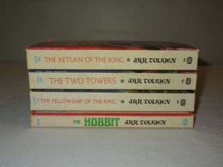 JRR TOLKIEN THE LORD OF THE RINGS TRILOGY UNREAD VINTAGE PB BOXED SET,  HOBBIT 2