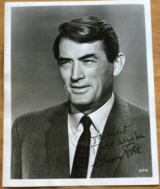 Academy Award Winning Actor Gregory Peck Autograph Photo (Vintage) 3