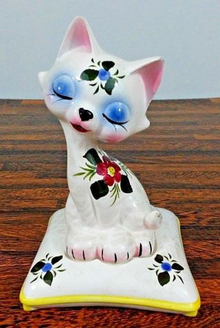 Enesco Cat On Pillow Salt & Pepper Shakers Hand Painted Ceramic Vintage Japan