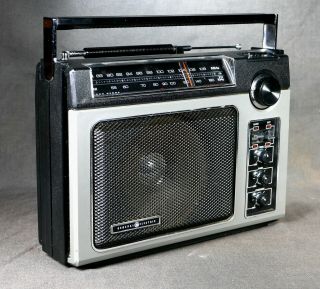GE Superadio Model 7 - 2880B Portable AM/FM Radio Great For Clear DistantListening 2