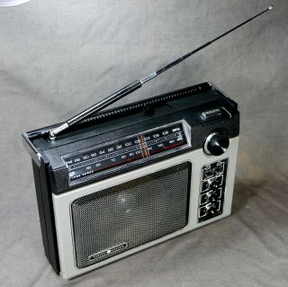 GE Superadio Model 7 - 2880B Portable AM/FM Radio Great For Clear DistantListening 7