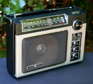 GE Superadio Model 7 - 2880B Portable AM/FM Radio Great For Clear DistantListening 8
