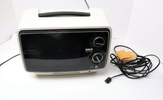 Vintage Retro 1976 Rca 100 Solid State 9 " Black / White Diagonal Tv Television