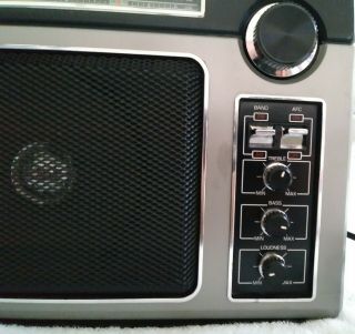 Radio Model 7 - 2880B Portable AM/FM SuperRadio Long Range Fine Tune AFC 4