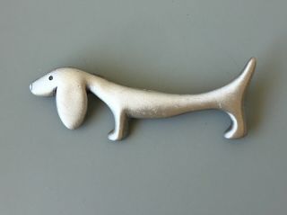 Adorable Vintage Dachshund Dog Brooch In Pewter Tone Metal