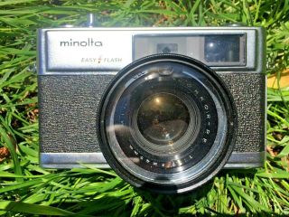 Vintage Minolta Hi - Matic - 9 Easy Flash Point & Shoot Camera From Japan