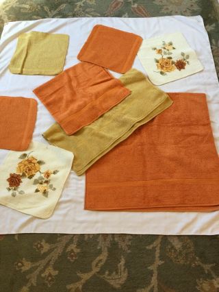 Vintage Mod Retro Bath Towels & Wash Cloths By Stevens Utica Orange Gold