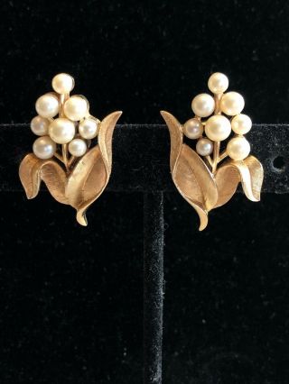 Vintage Crown Trifari Gold Tone Faux Pearls Flowers W/ Leaves Clip On Earrings