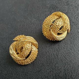 Signed Crown Trifari Vintage Textured Gold Tone Leaf Swirl Knot Earrings L57