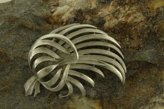 Vintage Costume Jewelry Signed Lisner Silver Tone Abstract Leaf Brooch Pin