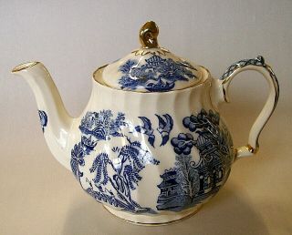 Vintage Blue Willow Sadler Tea Pot With Gold Detail