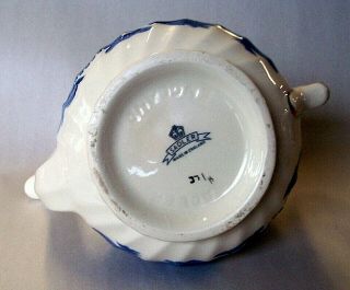 Vintage Blue Willow Sadler Tea Pot with Gold Detail 3