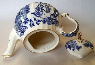 Vintage Blue Willow Sadler Tea Pot with Gold Detail 4