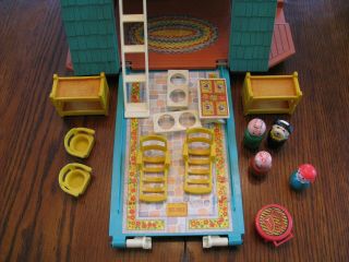 Vintage Fisher Price Little People Play Family 990 A Frame With Accessories