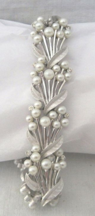 Vintage Trifari Pearl And Rhinestone Bracelet Floral Link 7 " Bracelet