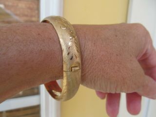 Vintage 14K Gold Filled WIDE Hinged Bangle Bracelet Diamond Cut Etched MARATHON 2