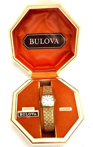 Ladies Vintage Bulova Gold Tone Quartz Movement Wristwatch Boxed - B31