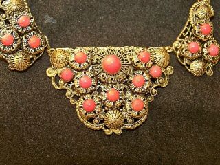 VINTAGE JEWELERY ART DECO GOLD CZECH FILIGREE CORAL BEAD PANEL COCKTAIL NECKLACE 3