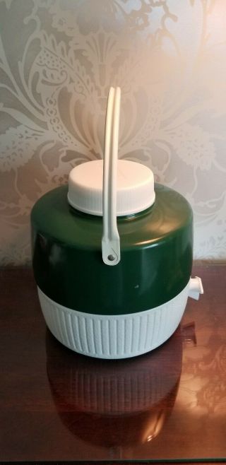 Vintage 1976 Coleman 2 Gallon Gree & White Water Cooler Jug w/Spout Drinking Cup 4