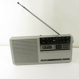Vintage Ge Bathmate Am Fm Radio Clock General Electric Model 7 - 4204a Collectible