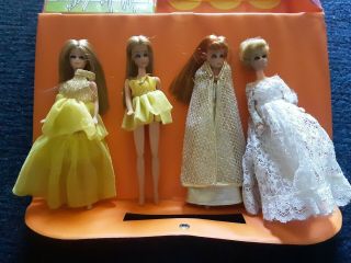 Vintage 1971 Topper Toys Dawn And Her Friends Doll Case & Dawn Dolls and clothes 2