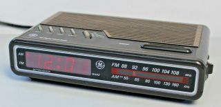 Vintage Ge General Electric Digital Alarm Clock Radio - Woodgrain Model 7 - 4612a
