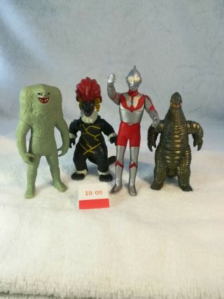 1966 First Generation Ultraman And Monster 4.  3 Inches Vintage Figure From Japan