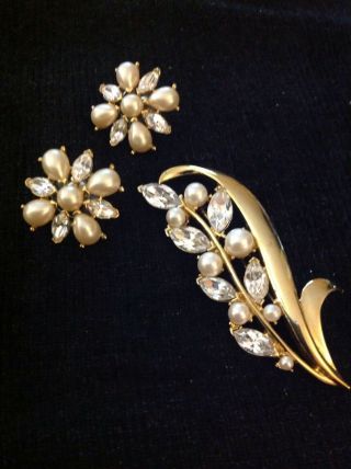 Vintage Trifari TM Polished Gold Tone Pearl Rhinestone Pin Post Earrings Set 2