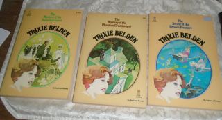 17 - 18 - 19 Trixie Belden Oval Paperbacks - Uninvited Guest - Grasshopper - Treasure