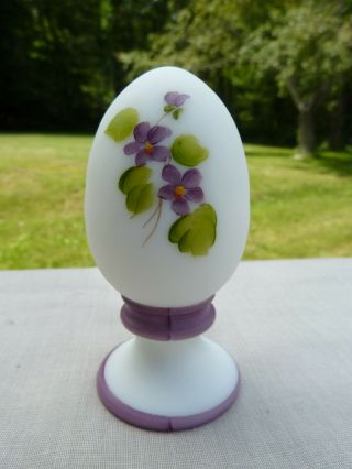 Vintage Fenton Custard Satin Glass Egg On Stand Purple Flowers Signed J.  Hofmann
