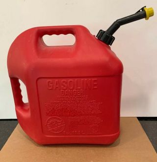 Vintage Blitz 5 Gallon Gas Fuel Can W/ Vented Pre - Ban Spout 50833 Made In Usa