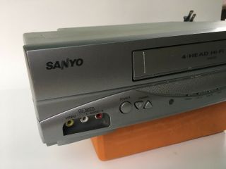 Sanyo VWM - 950 Stereo HiFi VHS Hi - Fi 4 - Head VCR 2