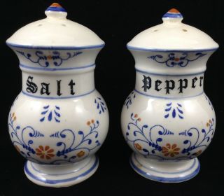 Vtg Royal Sealy Heritage Salt Pepper Shaker Set White Blue Scrolls Design 5.  25 "