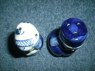 VINTAGE DELFT BLUE HOLLAND DUTCH BOY AND GIRL SALT AND PEPPER SHAKERS - 5