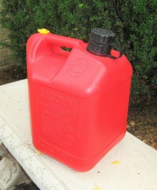 Vintage 2 Gal 8 Oz Blitz 11810 Vented Red Plastic Easy Grip Gas Can
