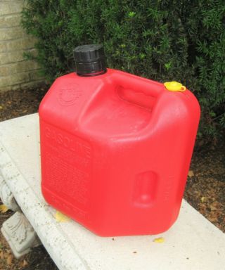 Vintage 2 Gal 8 Oz BLITZ 11810 Vented Red Plastic Easy Grip Gas Can 3